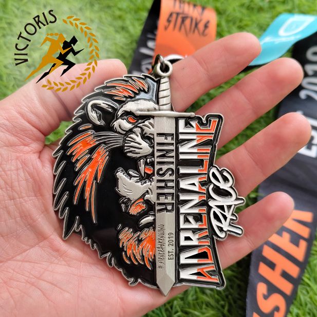 Diseño de medalla Adrenaline Race 2025